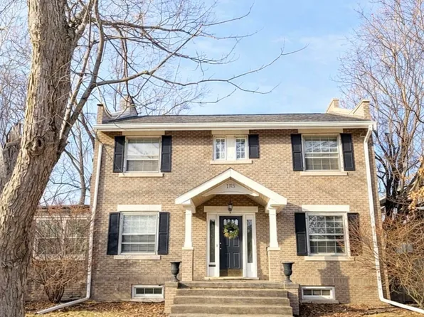 135 W Hanssler Pl, Peoria, IL 61604