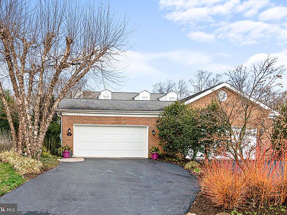 4th image of 120 Stone Tower Ln