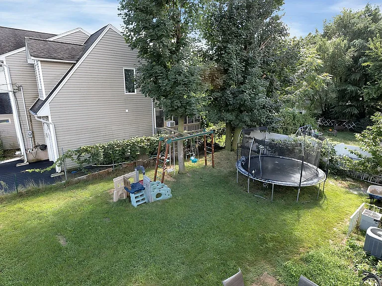 39-10 Berdan Ave — Photo 33