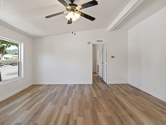 5th image of 141 Clark St