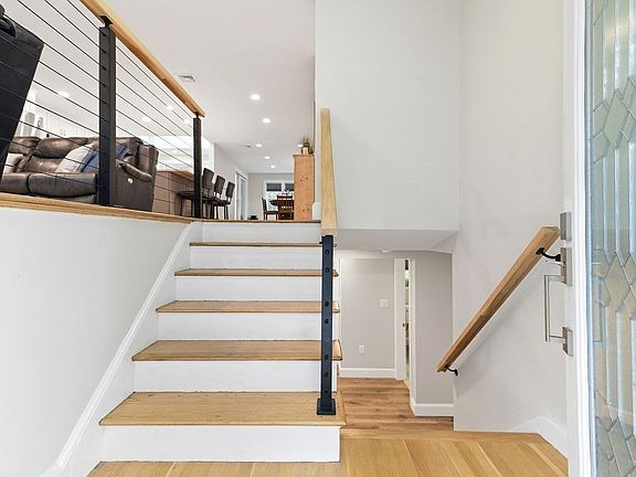 5th image of 254 Winter St
