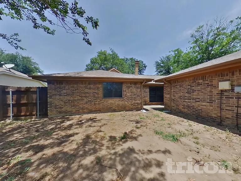 708 Wedgegate Dr — Photo 17