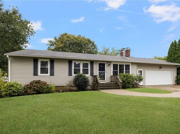 31 Pond View Dr, Coventry, RI 02816