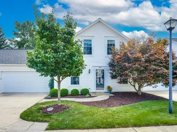 1884 Village Ct, Stow, OH 44224