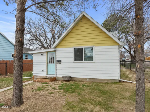 431 10th Ave W, Williston, ND 58801
