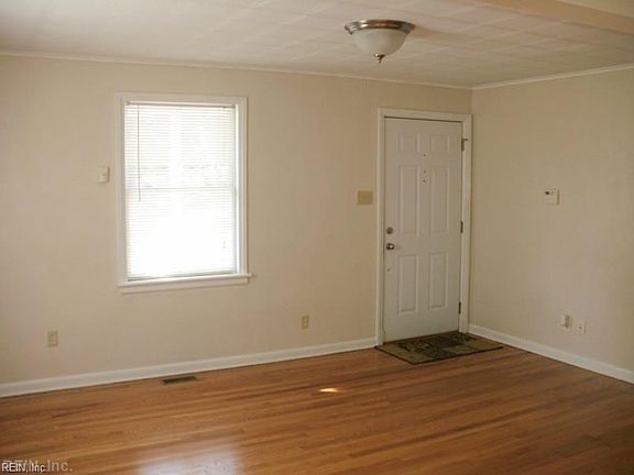 3rd image of 3408 Arlington Pl