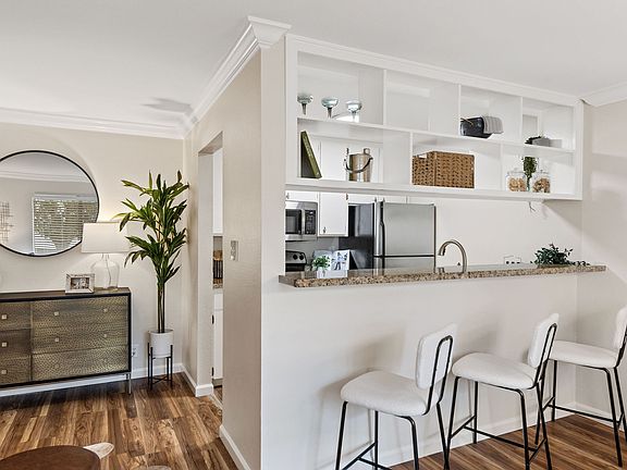 5th image of 428 Miller Ave #2