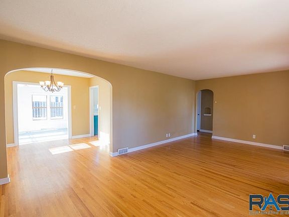 5th image of 1705 S 6th Ave