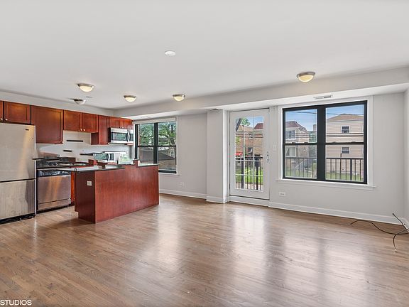 4th image of 2545 W Catalpa Ave APT 2C