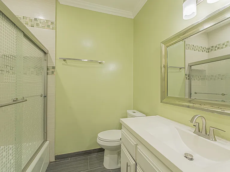 2510 W Macarthur Blvd #G — Photo 8