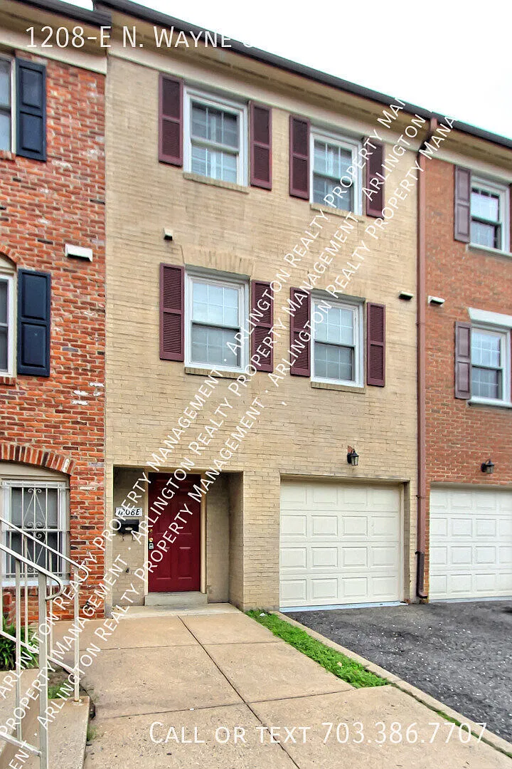 Amazing Deal in Walking Distance to Metro — Photo 1