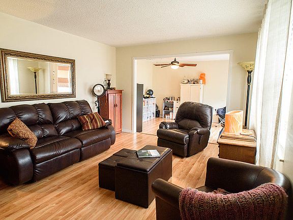 3rd image of 7419 Meadowbrook Cir
