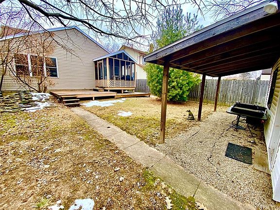 4th image of 2736 Whittier Ave