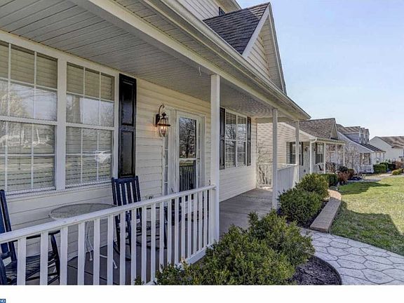 3rd image of 222 Beaumont Dr