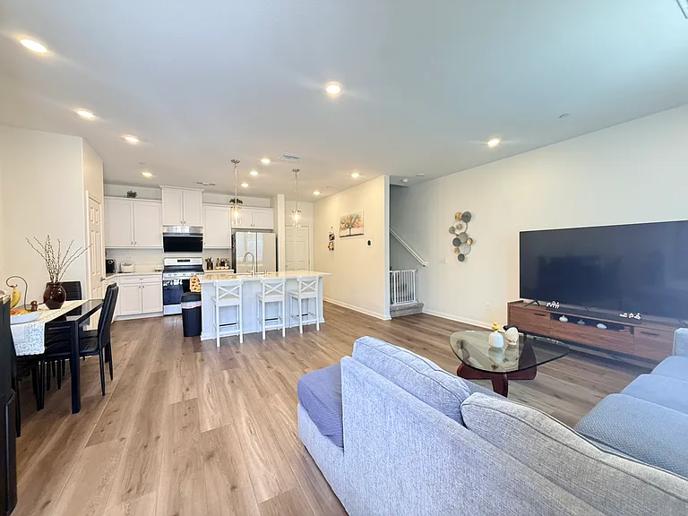 3925 E Carmel Privado — Photo 4