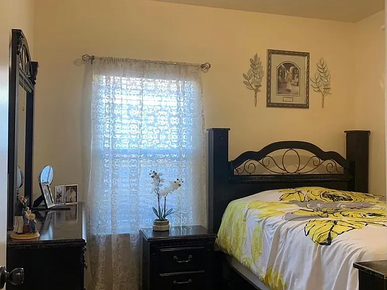 5981 Midcrown Dr — Photo 8