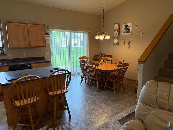 2nd image of 1102 Perry Ln