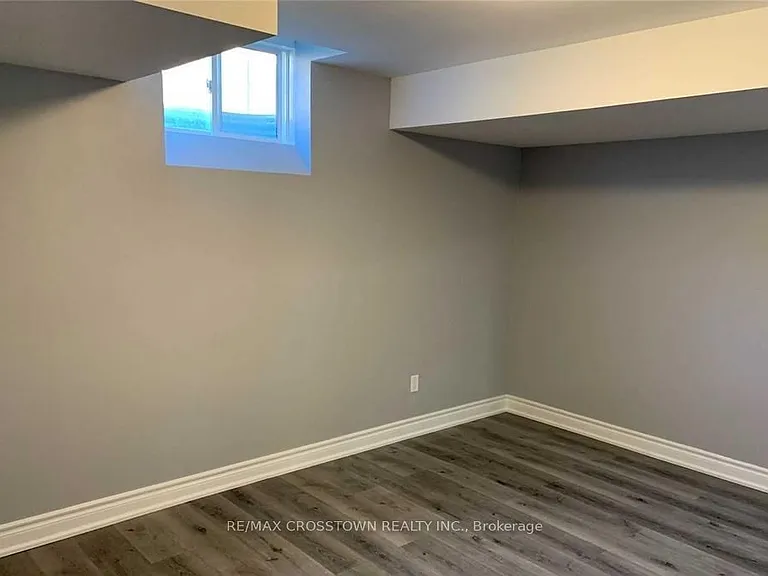 155 Chelsea Cres #2 — Photo 12