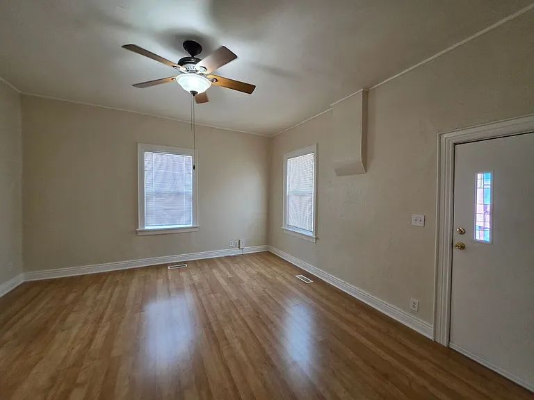 724-726 E Downington Ave — Photo 3