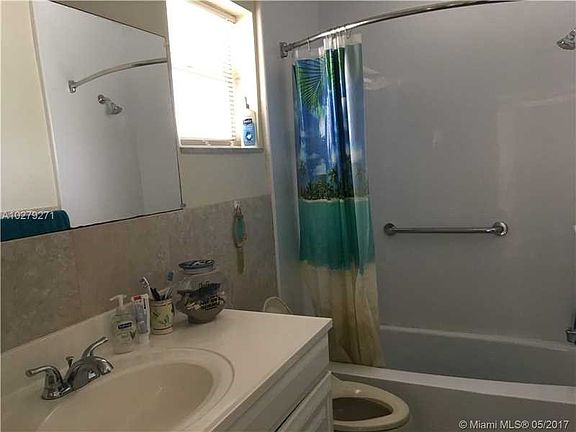 5th image of 20200 NE 27th Ct APT 11