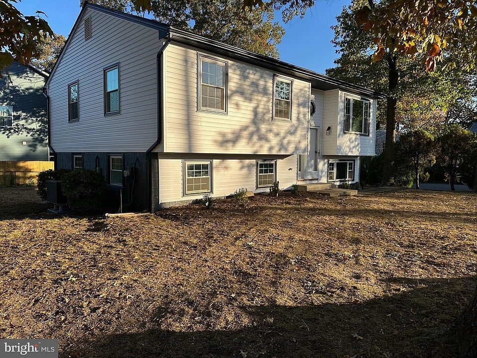 1st image of 119 W Earleigh Heights Rd