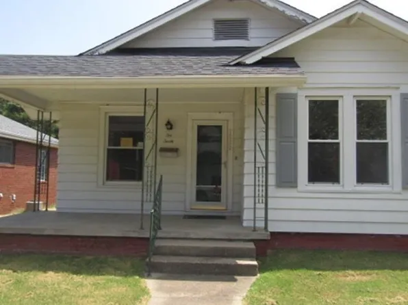 1020 S Webster St, Harrisburg, IL 62946