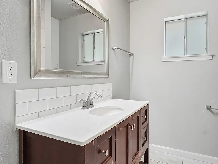 2607 Clearview Cir — Photo 18
