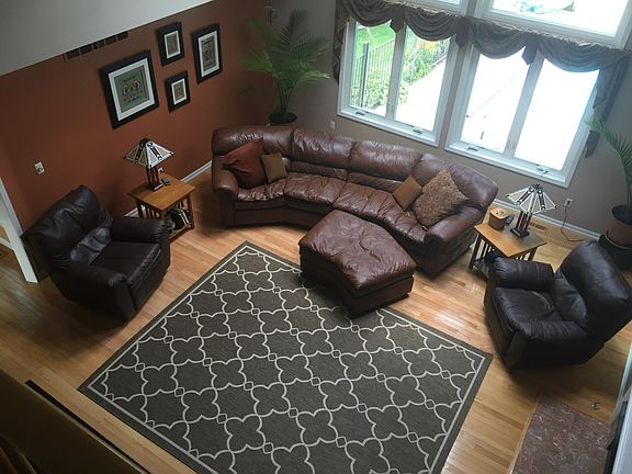 4th image of 380 Country Club Ln