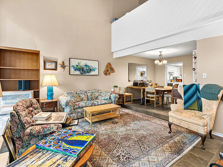 8301 Greenslope Dr — Photo 4
