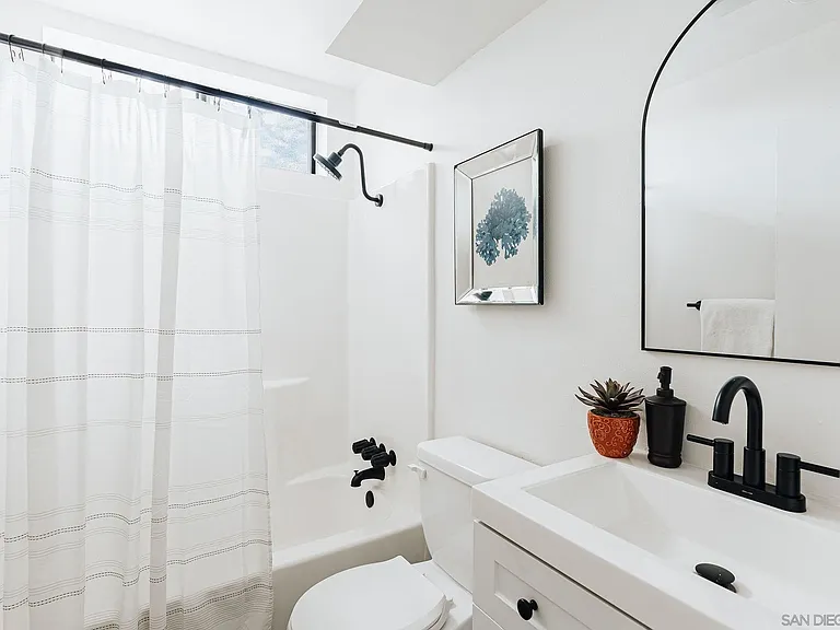 4652 Don Lorenzo Dr #A — Photo 32
