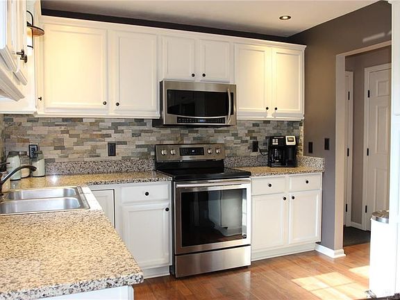 3rd image of 1657 Cantebury Ln