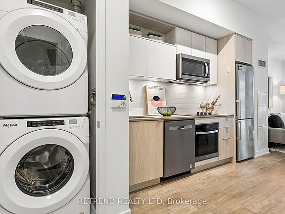 4th image of 70 Princess St #1725
