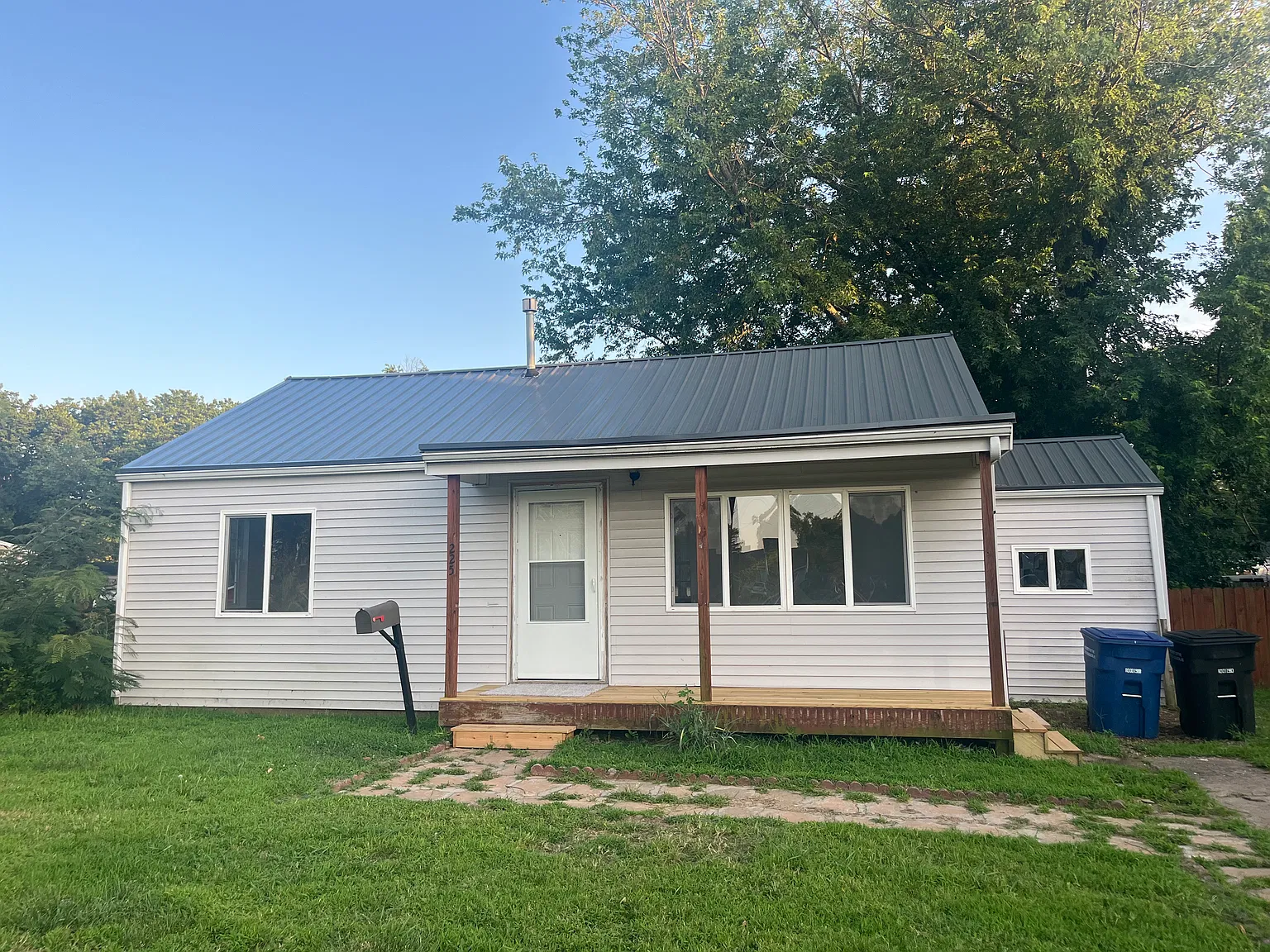 225 E Kelly Ave — Photo 1