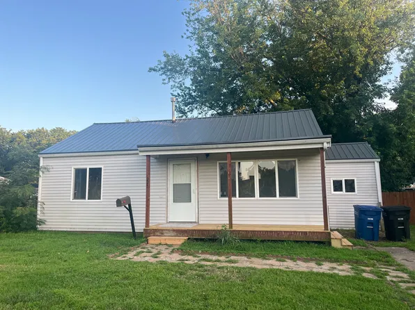 225 E Kelly Ave, Augusta, KS 67010