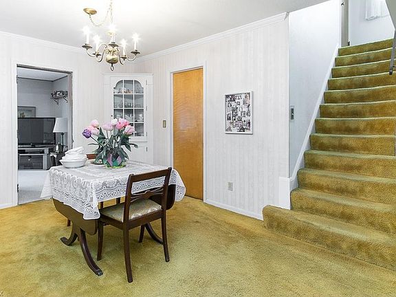4th image of 2780 Forestview Ave