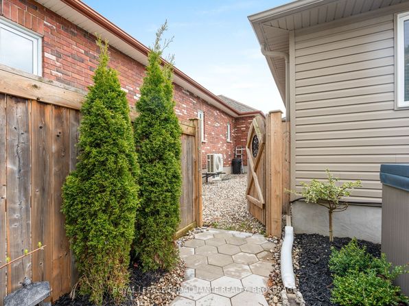 1110 Crossfield Ave, Kingston, ON K7P 0G6