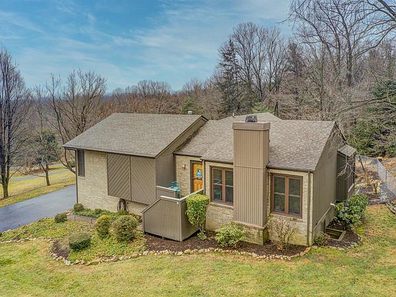 4th image of 7436 Carriage Hills Dr