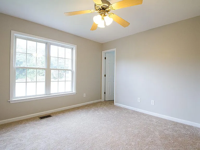 404 Foxbridge Ct — Photo 12
