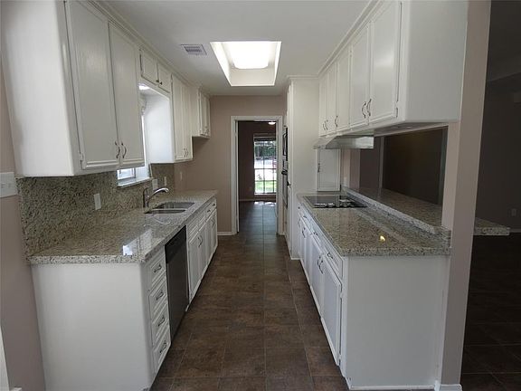 3rd image of 3406 Rockyridge Dr