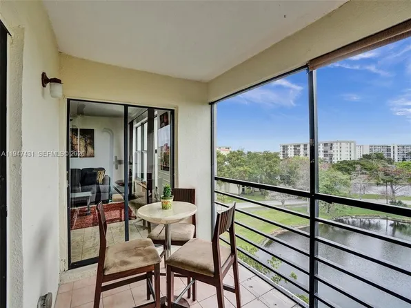 2304 S Cypress Bend Dr APT 712, Pompano Beach, FL 33069