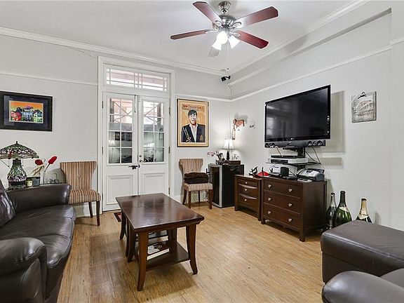 4th image of 528 Saint Louis St #1