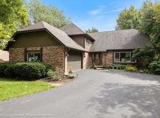 1204 Yorkshire Dr, Naperville, IL 60563