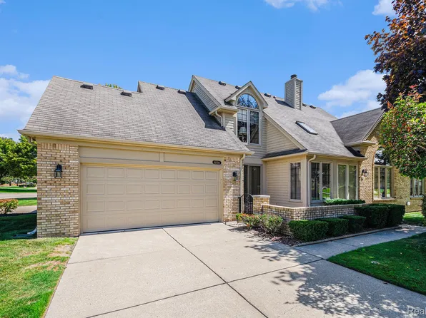 16816 Pebble Ct, Macomb, MI 48042