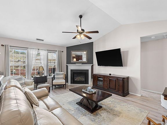 4th image of 1009 Narcissus Ct