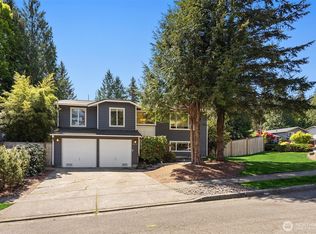 17703 NE 34th St, Redmond, WA 98052
