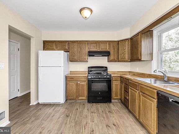 5th image of 33 Lafayette Ave
