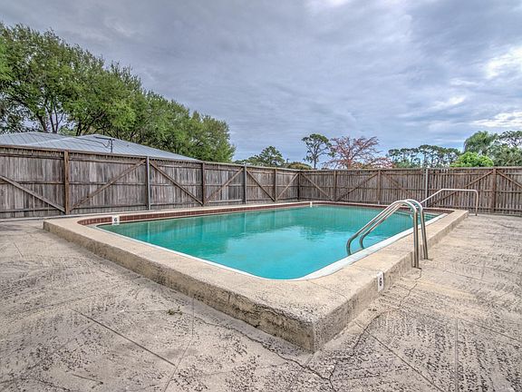 2nd image of 10632 Woods Cir