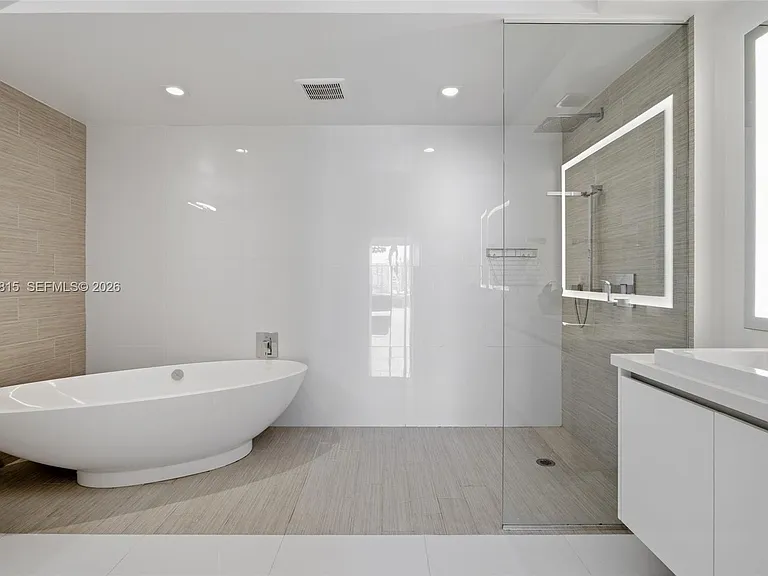 330 Sunny Isles Blvd #5-708 — Photo 26