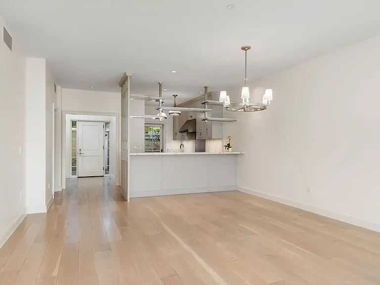 The Residences at Palisades Village — Photo 35