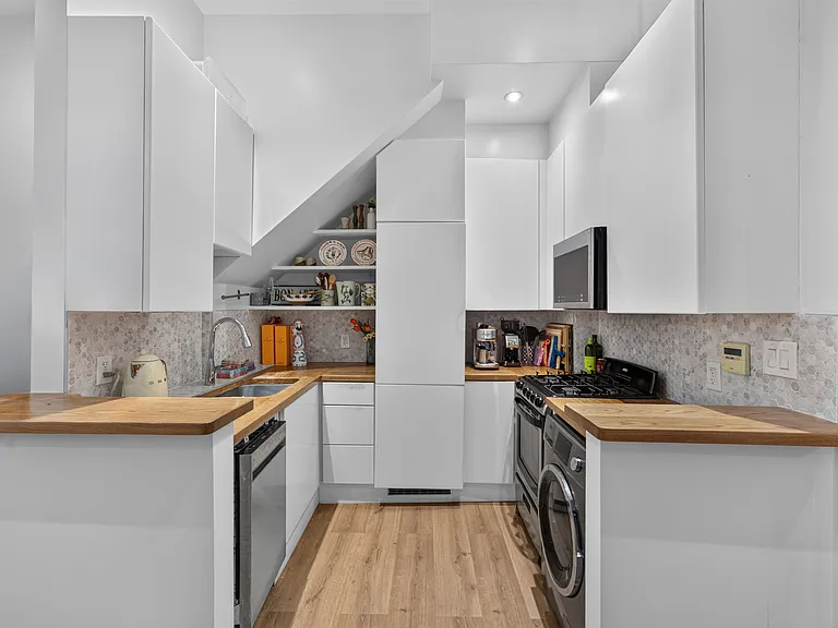 221 W 13th St #PARLOR — Photo 3